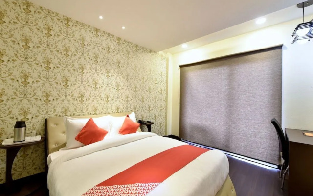 SS International Hotel by OYO Rooms