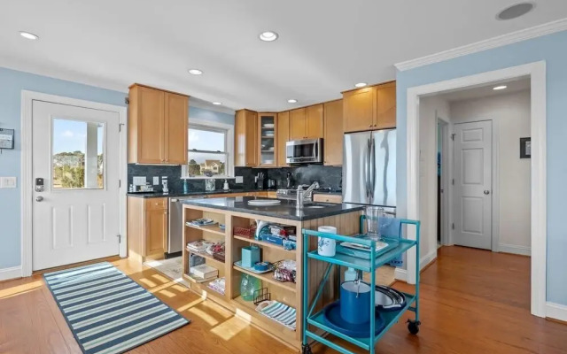 Downeast Retreat 4 Bedroom Home by RedAwning