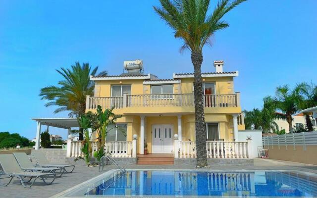 Beach Villa Roula 4 Bedroom in Ayia Napa