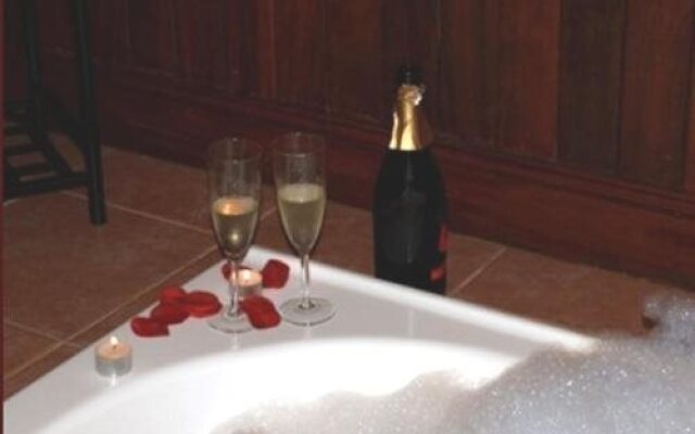 Pemberton Old Picture Theatre Holiday Apartments