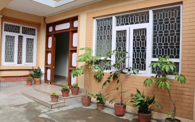 OYO 374 Hotel Holiday Taj (p) Ltd