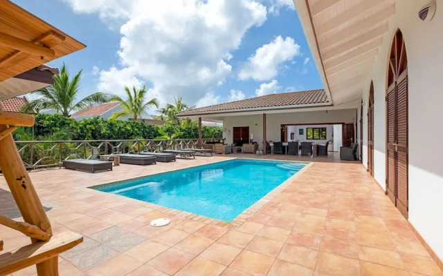 Villa in Jan Thiel With Pool