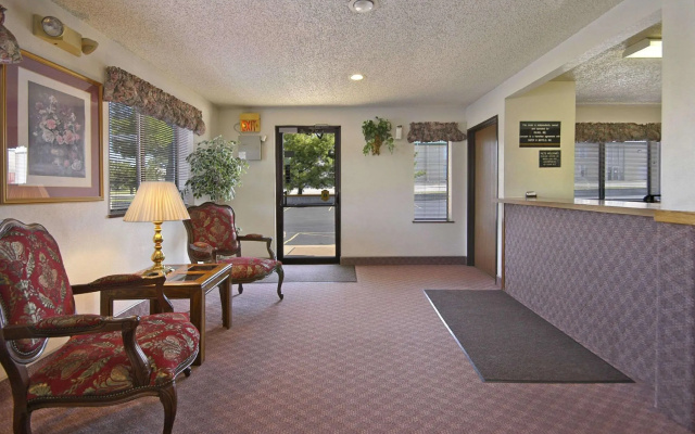 Super 8 Springfield North I-44