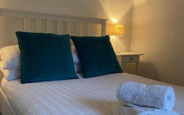 Self-contained luxurious feel apartment