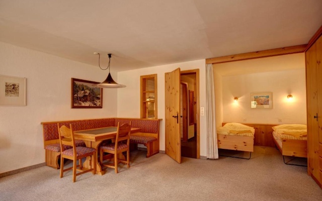Chesa Munteratsch 1 1 2 Zimmewohnung 104 Typ D – Guest Rooms – Silvaplana