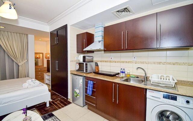 LZZ - Furnished Studio with Balcony