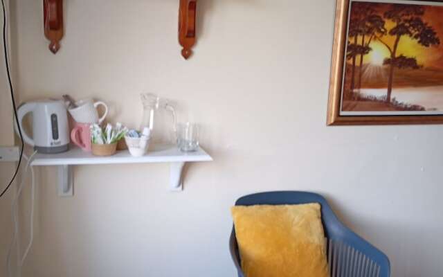 Room in Apartment - 1 Bedroom In A Homely Home With A Lovely Farm