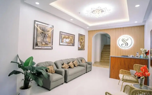 Spotlight Hotel near Hundred Islands wharf