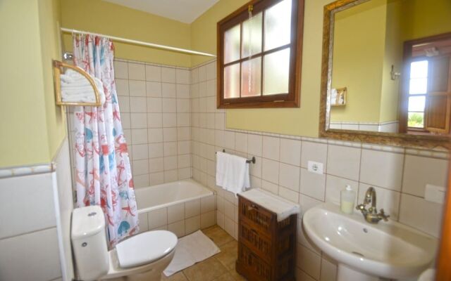 Casa Manuel y Lucía A by Isla Bonita