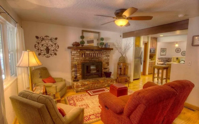 Breezy Pines Cabin 4 Bedroom Home by RedAwning