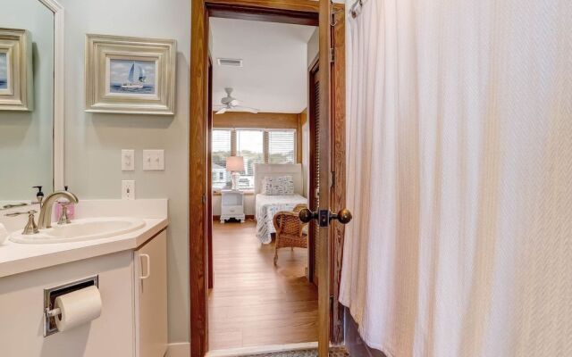 Oceanfront Pet Friendly Unit by RedAwning