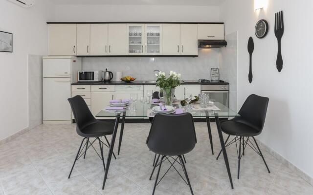 Apartment in Katel Gomilica Near Beach