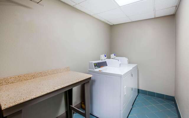 La Quinta Inn & Suites by Wyndham Houston Baytown East