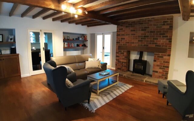 Charming 3BD Home in Allestree Village