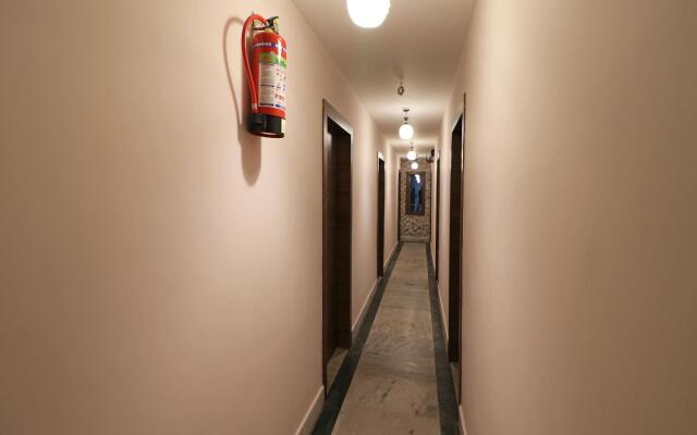 OYO 11723 Hotel Barney Grand