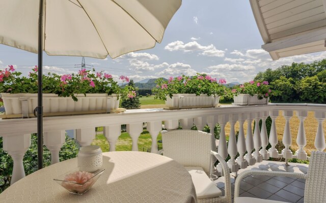 Plush Apartment in St. Kanzian am Klopeinersee with Sauna