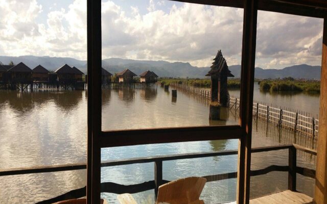 Shwe Inn Tha Floating Resort Hotel
