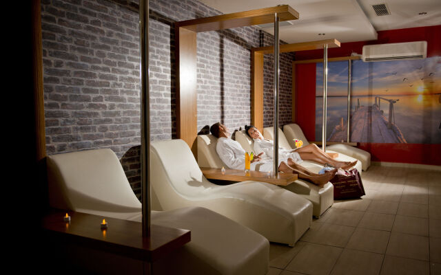 Trendy Palm Beach (Adults Only, 16+)