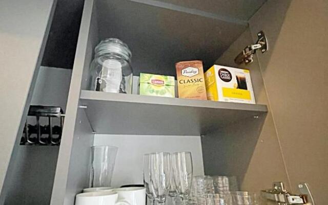 Comfortable 1 BD Old Town Apartment by Hostlovers