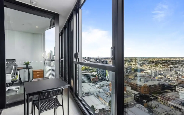 Chic 1-bed With Parking, Pool and Gym