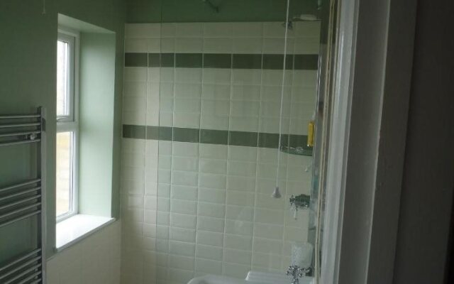 Varley House - Guest House