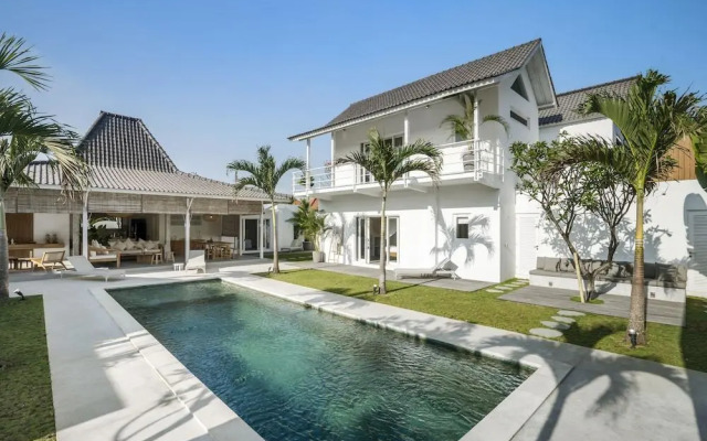Villa Surga Julie by Alfred in Bali