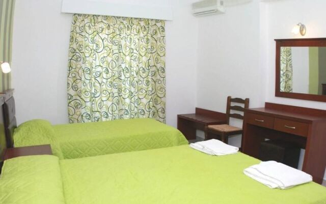 Amoudi Studios Apartments Hotel