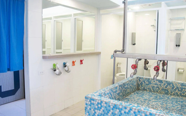 Uno Backpackers Inn