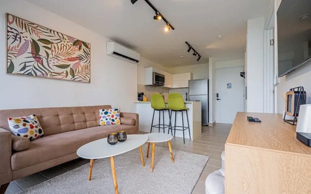 w Beautiful 1BR w Perfect Balcony View