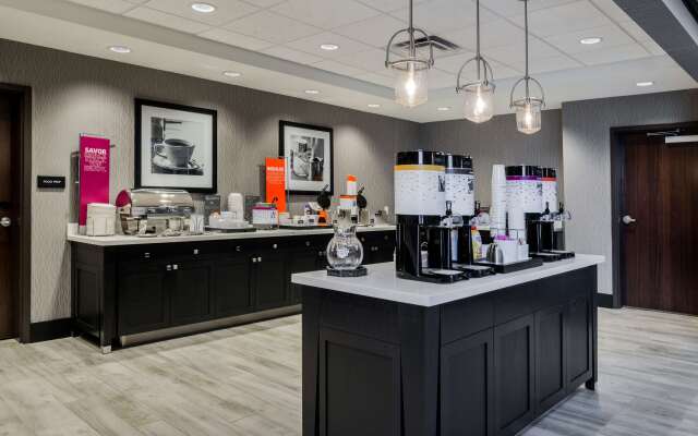 Hampton Inn & Suites Wixom