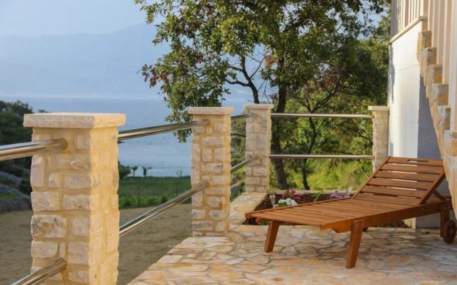 Irena - Secluded Paradise - H