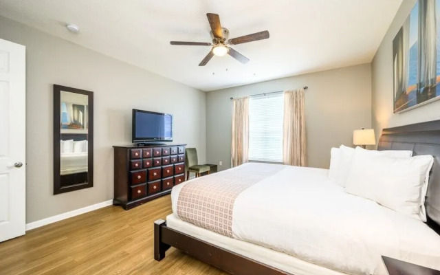 3 Bedroom Premium Lakeview Condo-1012