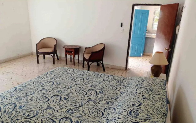 La Casa Amarilla Frente al Mar