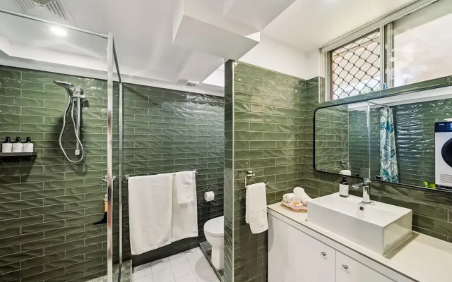 Beachfront Burleigh Getaway