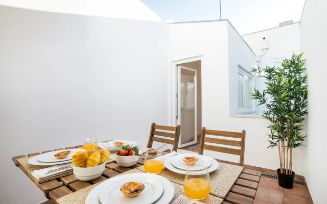 Lis Apartments