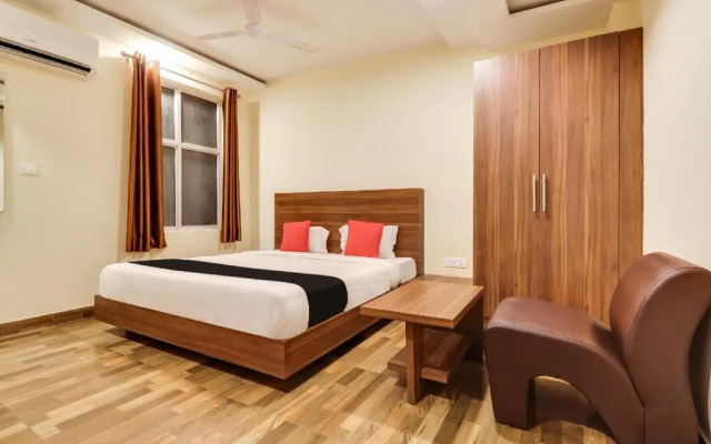 Super Capital O Seven Wonders Inn Near Sahara Ganj Mall