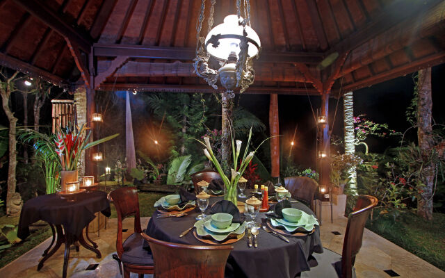 The Mahogany Villa