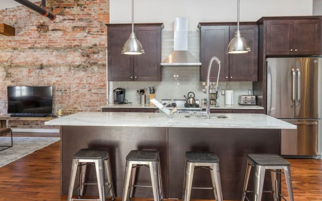 Luxurious Million-dollar Condo w/ Perfect Location