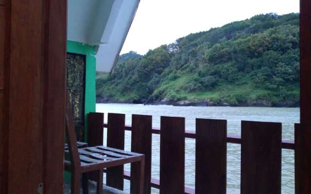 Pantai Suwuk River View Bungalow