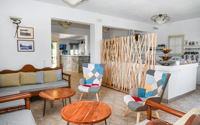 Hotel Glaronissia Rooms & Suites