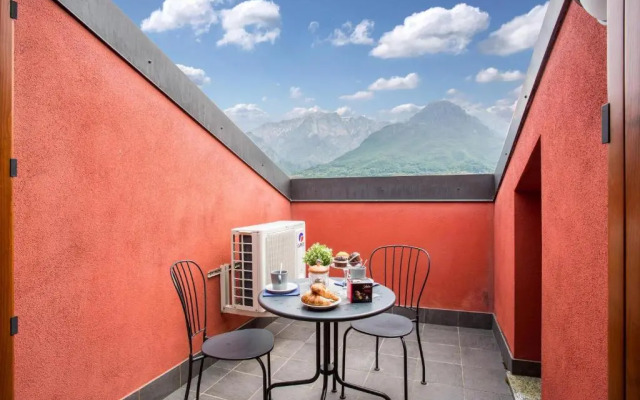 New Eleven Apartment on Como Lake