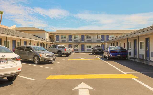 Motel 6 Tustin, CA – Orange County