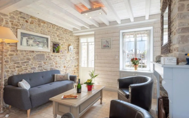 Holiday Home Zoé (CEZ407)