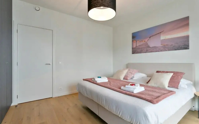 Bright Modern Apartment With Terrace Near Beach