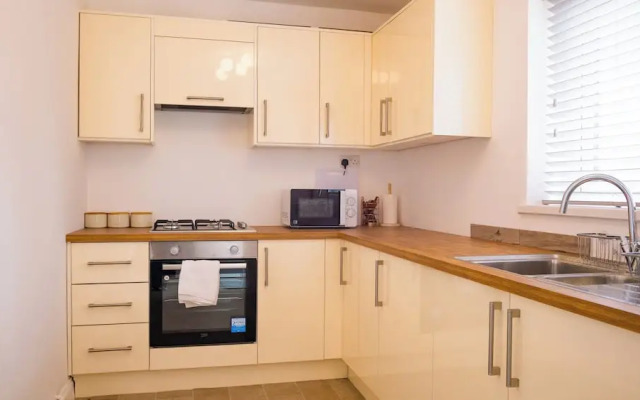 Housesleeps6-garden-parking-familly&contractors