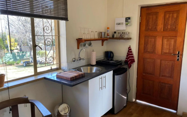 Lovely, spacious 1 bedroom rental and free parking