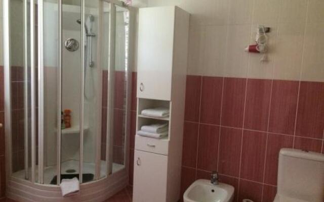 Villa Homestay Nad Helmrovkou