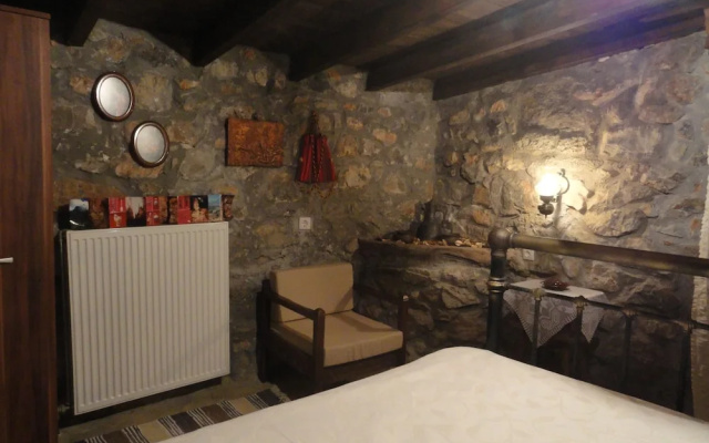 Zeus House Gaia
