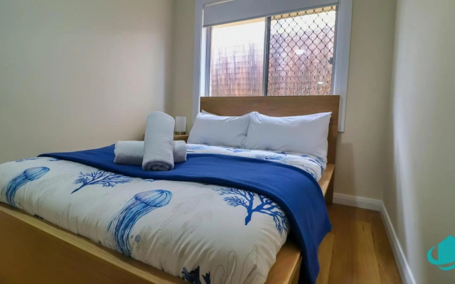 Caves Getaway - Pool and beach – Guest Rooms – Caves Beach