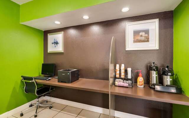 Clarion Inn & Suites Russellville I-40